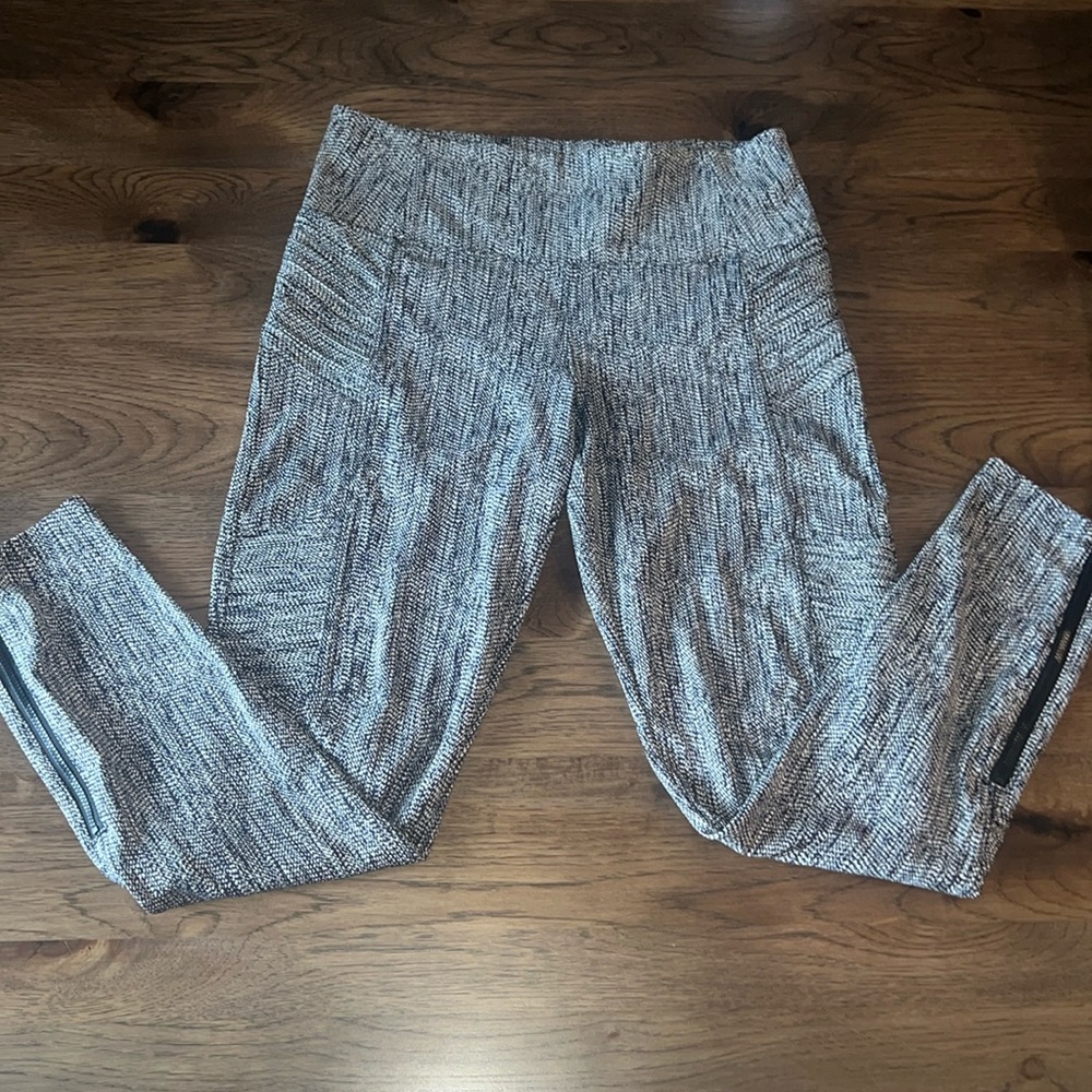 ATHLETA DELANCEY SKYLINE TEXTURED TIGHT Leggings Size M